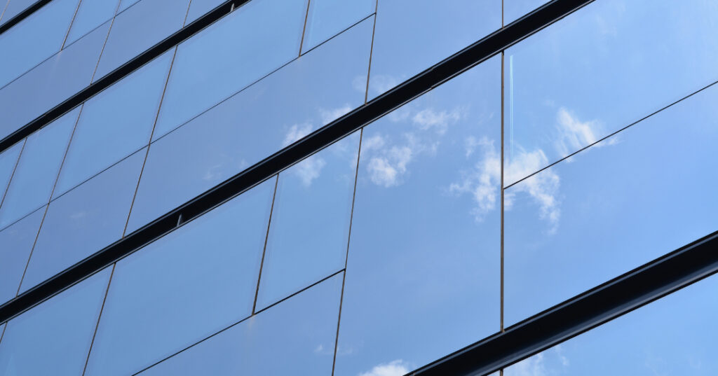 fachada de vidro em Itajaí